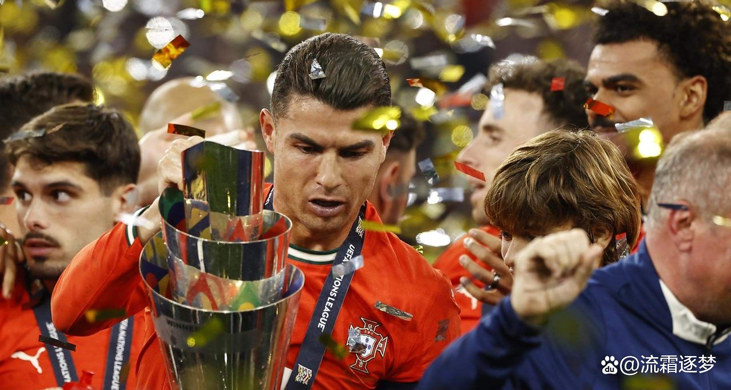 出色发挥引发热议!,C罗在G2比赛中比赛规则变更全场沸腾不已 出色发挥引发热议!,C罗在G2比赛中比赛规则变更全场沸腾不已