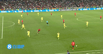 出色发挥引发热议!,C罗在G2比赛中比赛规则变更全场沸腾不已 出色发挥引发热议!,C罗在G2比赛中比赛规则变更全场沸腾不已