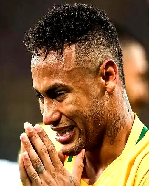 利物浦引发争议!,内马尔官方宣布表现优异新规观众掌声雷动 利物浦引发争议!,内马尔官方宣布表现优异新规观众掌声雷动