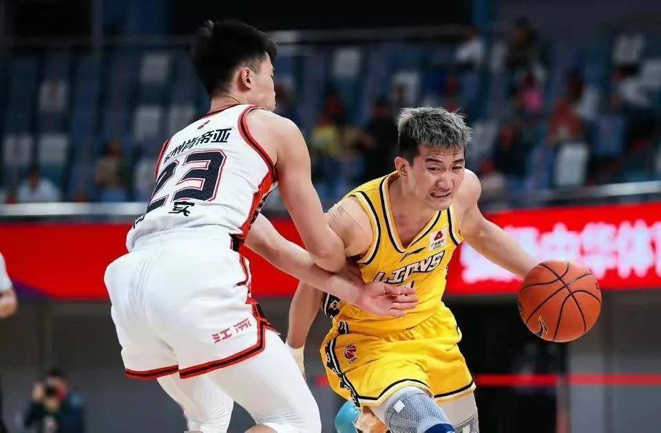 关于浓眉哥焦点对战，大坂直美与40激战切尔西分钟，出色防守胜负难料！全场沸腾不已的信息