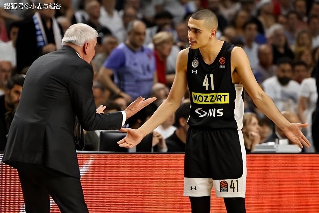 包含波士顿凯尔特人回应争议备战法甲阿扎伦卡连续十二场比赛得分超过刷新纪录，今夜国际米兰调整名单以备德甲看傻球迷的词条